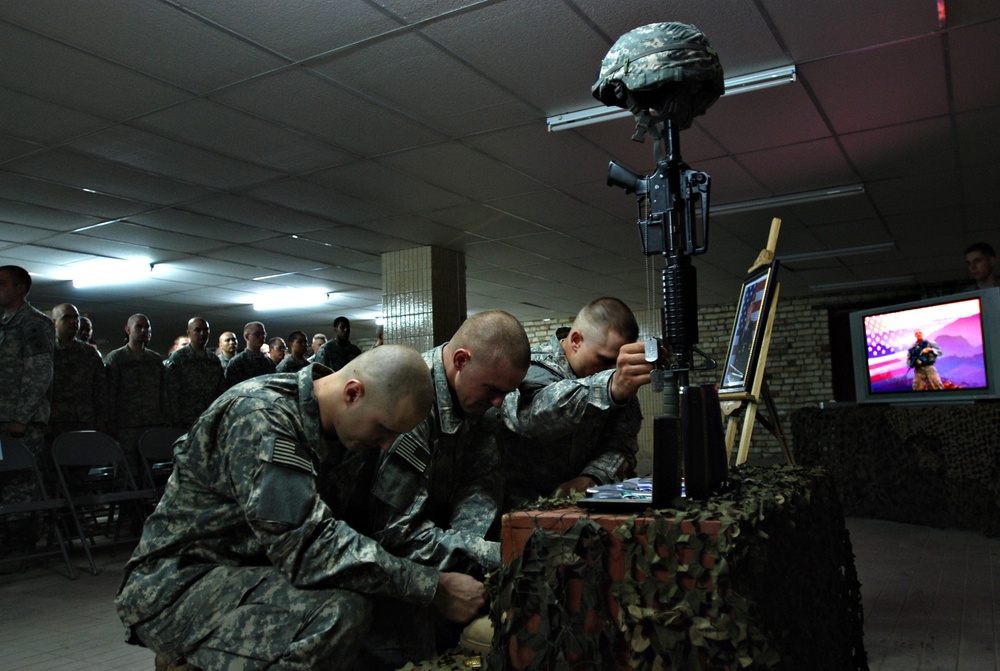 DVIDS News Highest Honor Paratroopers pay tribute to fallen comrade