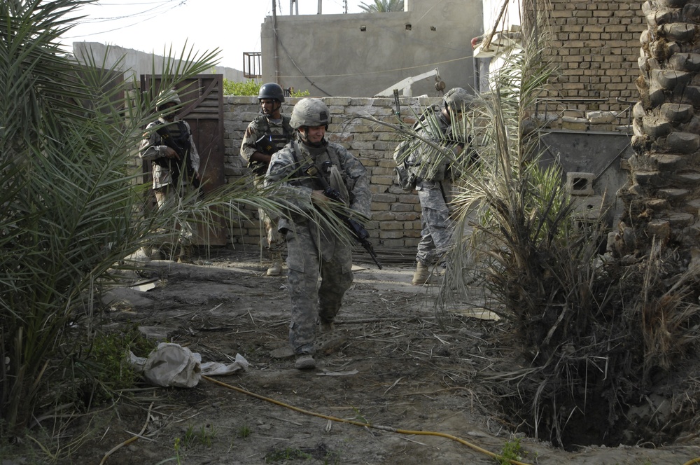 Soldiers Conduct Presence Patrols in Southern Baghdad