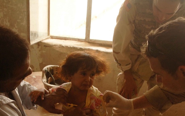 Special Forces Soldiers Aid Local Residents in Juhaysh