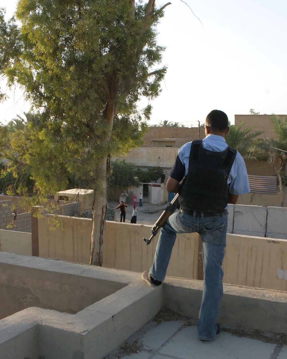 Marines, Iraqi Police Patrol Ramadi