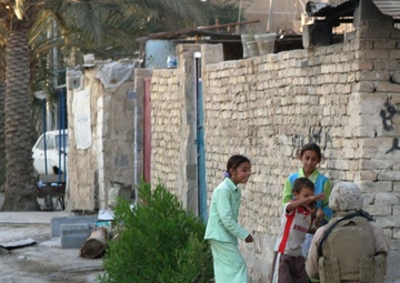 Marines, Iraqi Police Patrol Ramadi