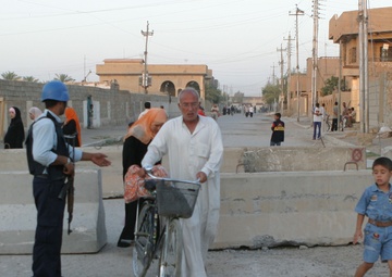 Marines, Iraqi Police Patrol Ramadi
