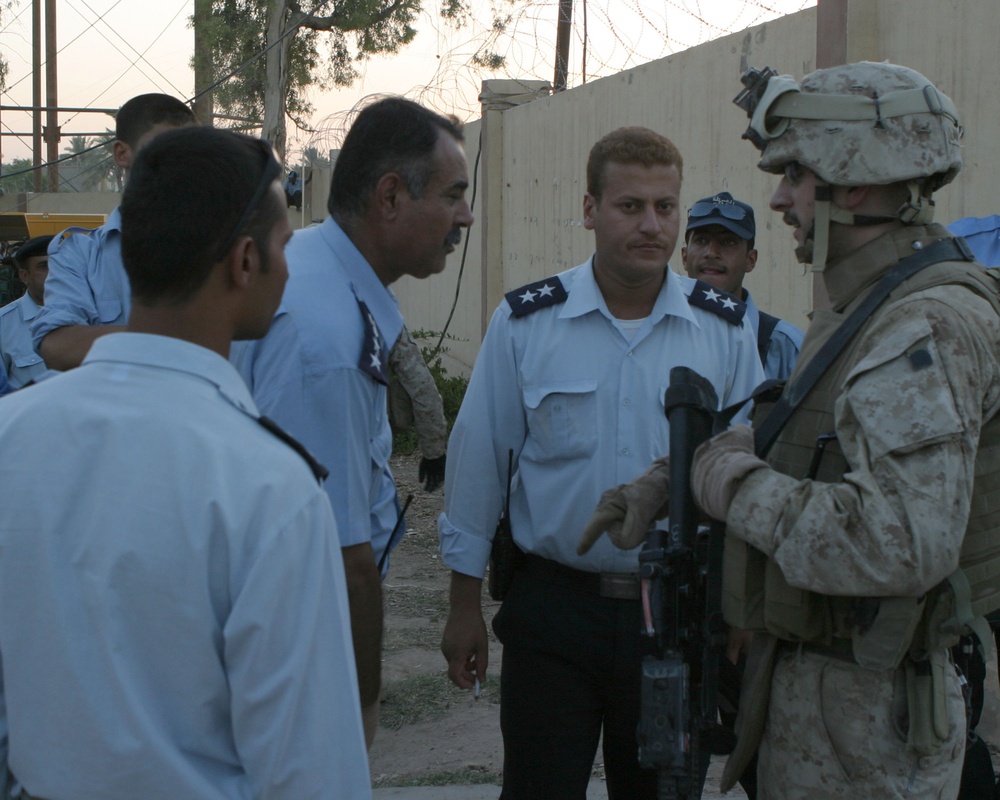 Marines, Iraqi Police Patrol Ramadi