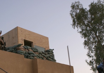 Marines, Iraqi Police Patrol Ramadi