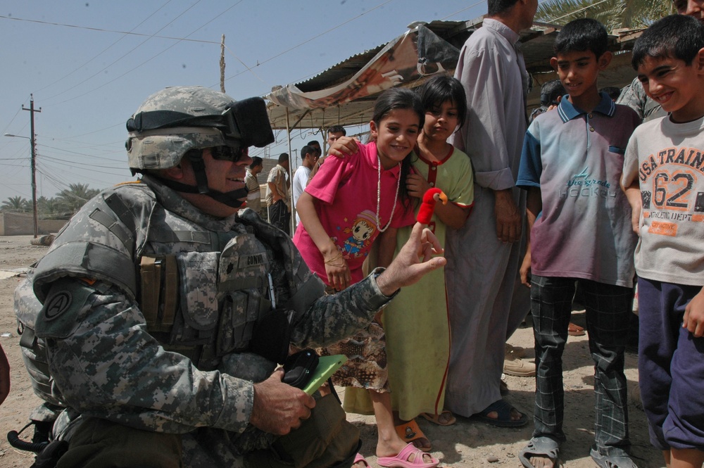 Puppets Help U.S. Troops Reach Out to Children in Baqubah