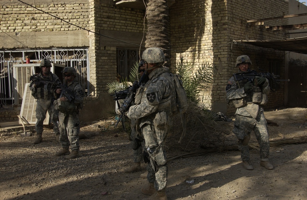 Soldiers on Patrol in Baqubah