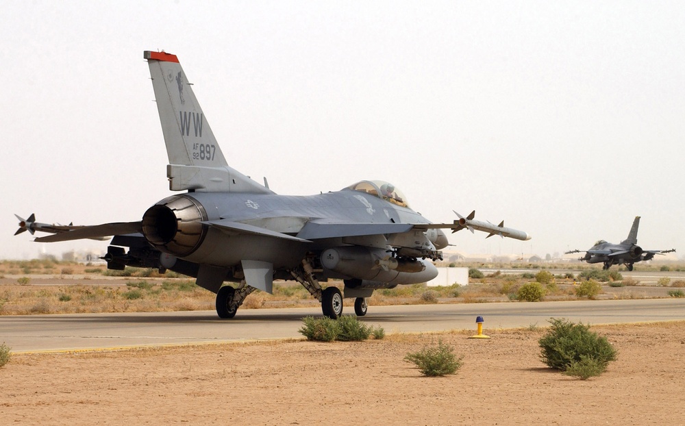 F-16CJ Taxis Toward the Flight Line