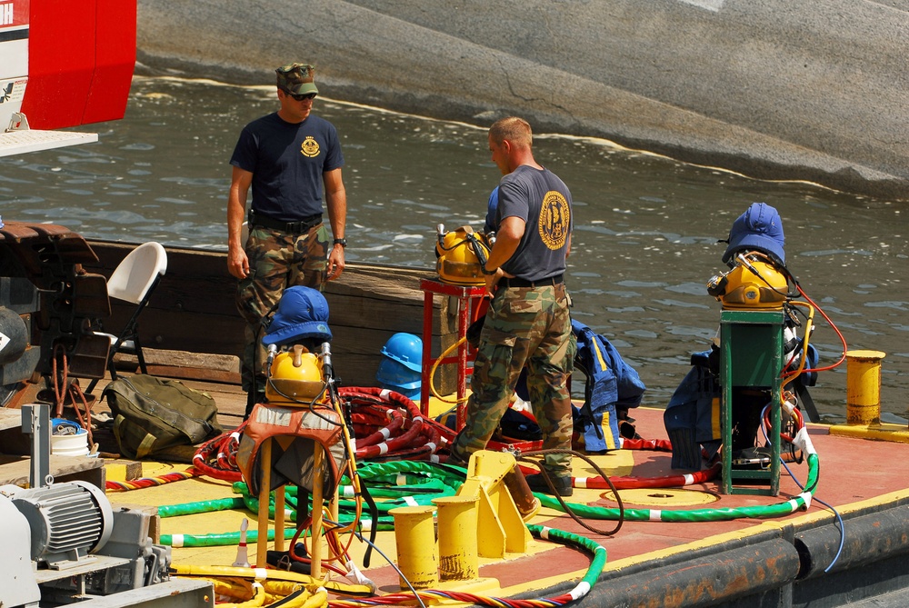 Navy at I-35 Bridge Collapse