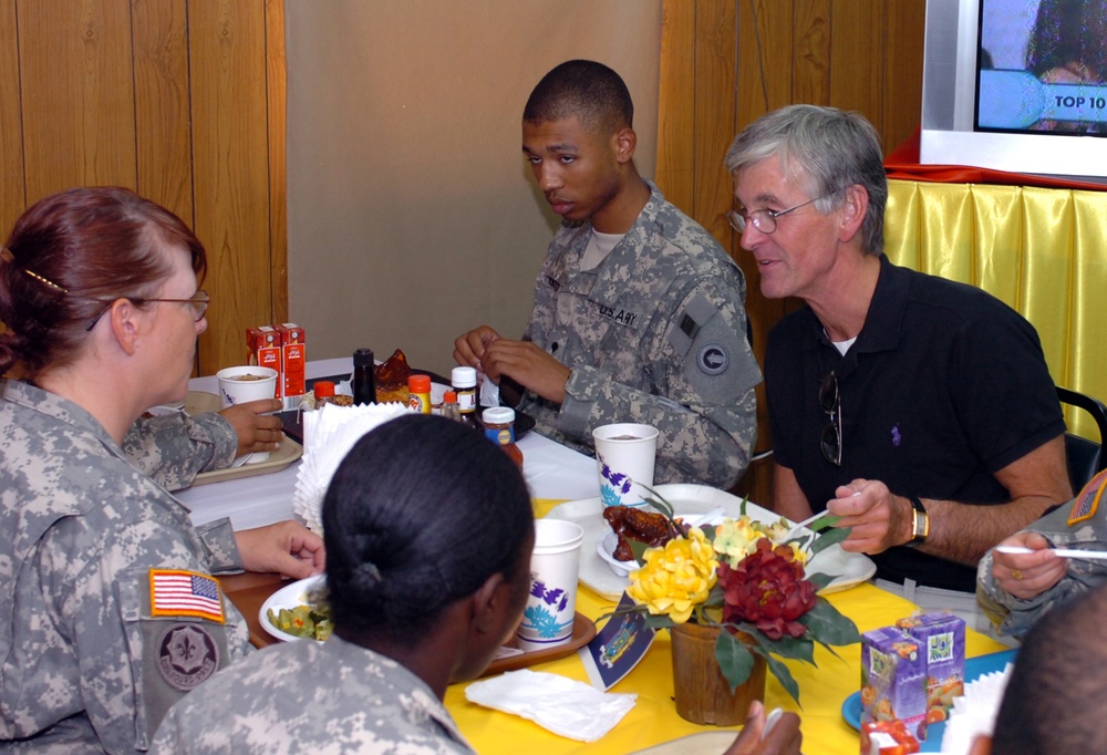 Congressmen Lunch With Soldiers From 1st TSC