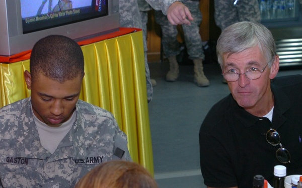 Congressmen Lunch With Soldiers From 1st TSC