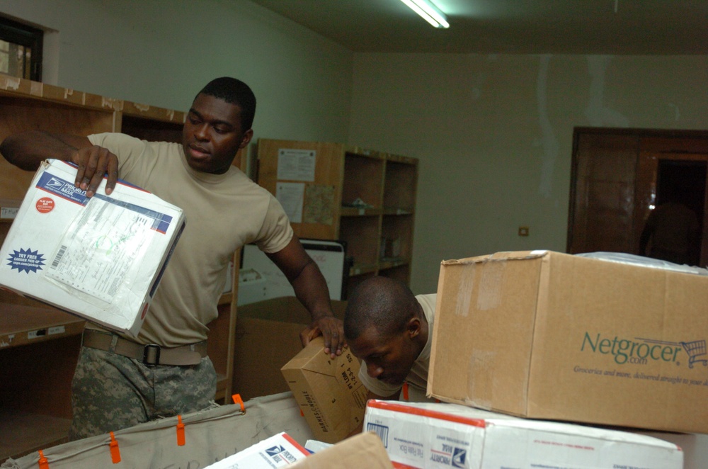 Mailroom Soldiers Sort Their Way Through Deployment