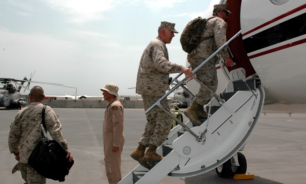 Marine Commandant Visits Djibouti