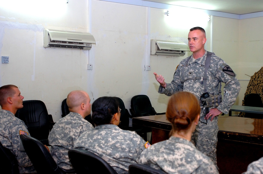 Warrior Commander Welcomes New Troops to Iraq