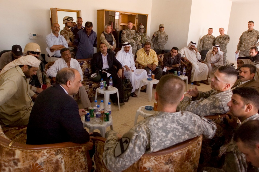 Reconciliation Governor of Baghdad Meets Abu Ghraib Leaders