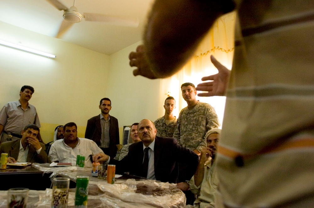 Reconciliation Governor of Baghdad Meets Abu Ghraib Leaders
