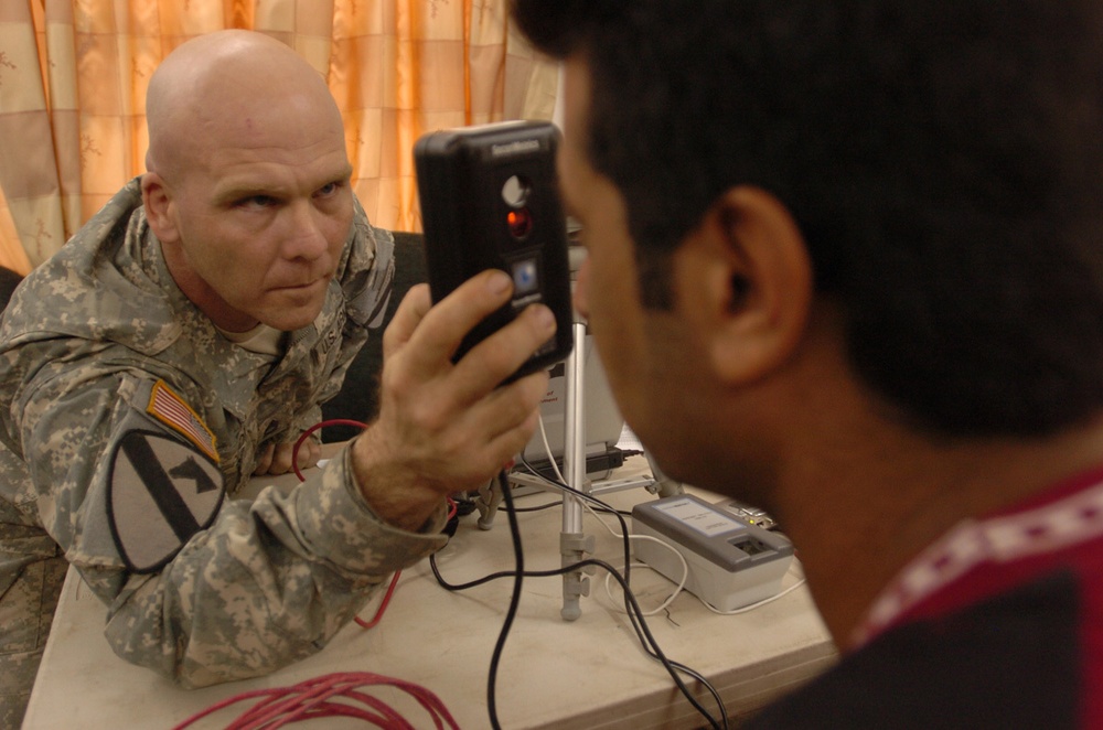 Sworn to Protect Volunteers Begin Service to Iraq With Oath