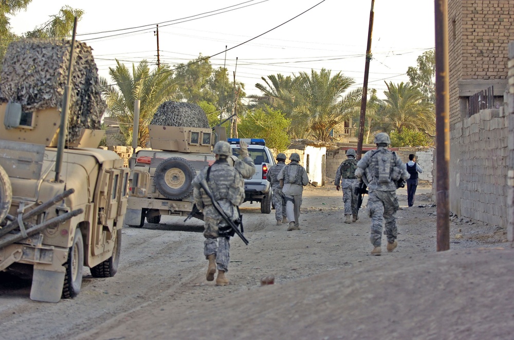 543rd Military Police Company Performs Dismounted Patrol