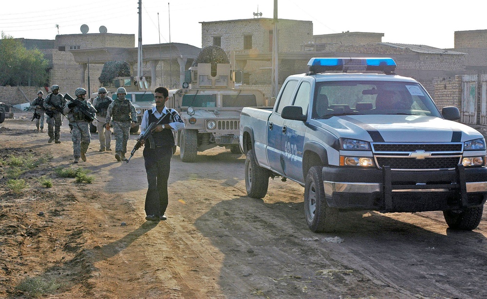 543rd Military Police Company Performs Dismounted Patrol