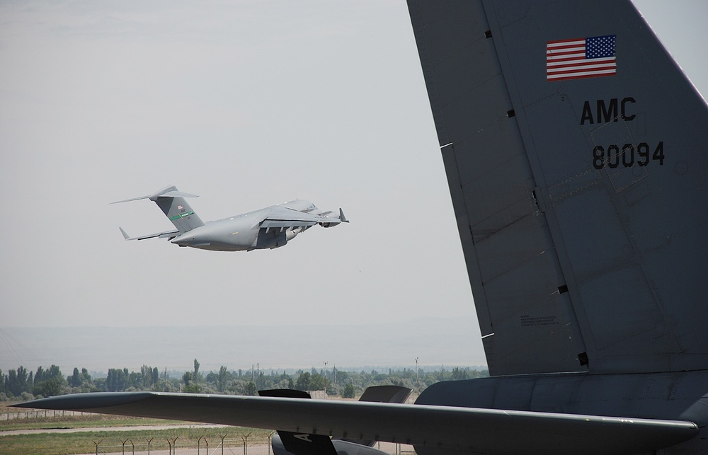 Globemaster III Takes off from Kyrgyz