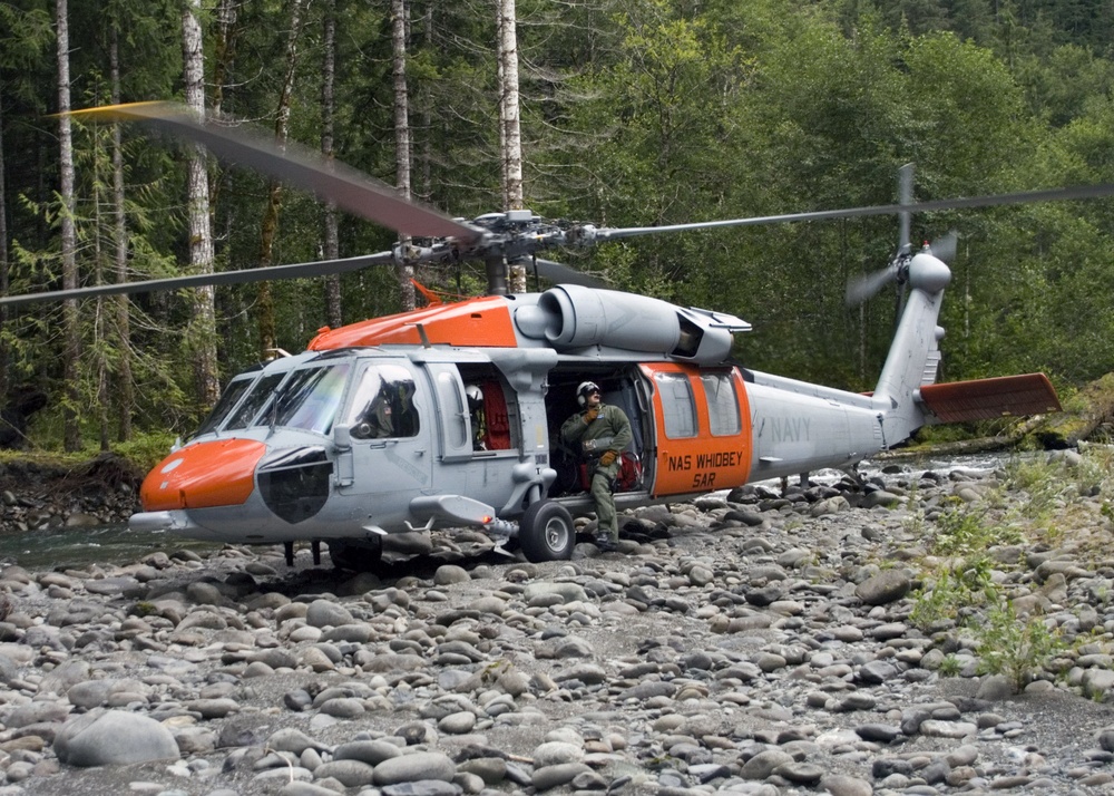 NASWI SAR Crew Performs Qualification Training