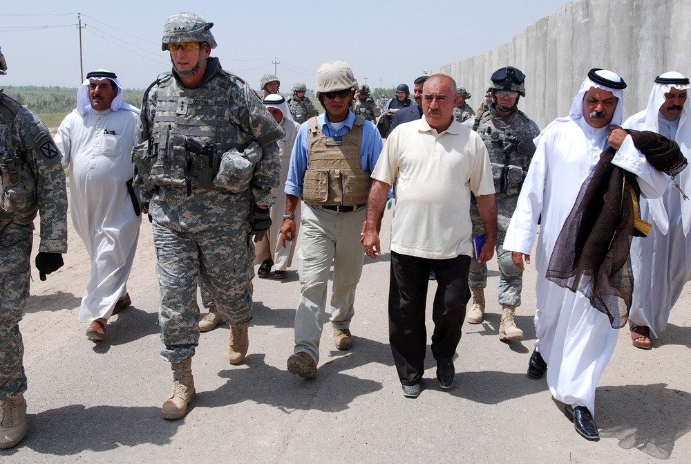 MNC-I commander visits Sadr al-Yusufiyah