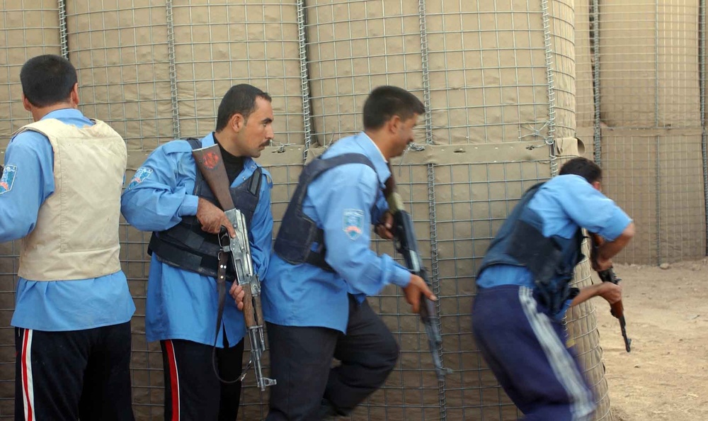 Iraqi Police Practice Urban Warfare