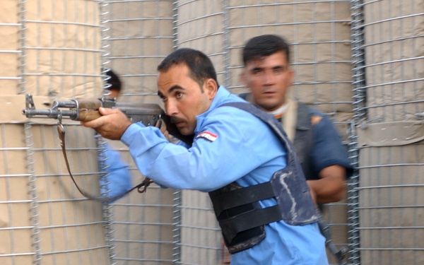 Iraqi Police Practice Urban Warfare