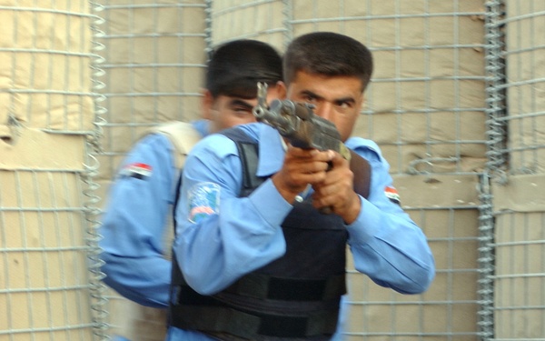 Iraqi Police Practice Urban Warfare