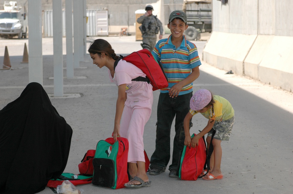 Iraqi, U.S. Forces Provide Locals With Medical, Dental Care
