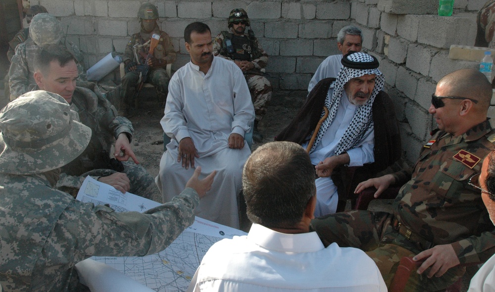 Iraqis Move as One Near Baqubah