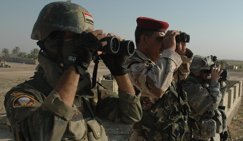 Iraqis Move as One Near Baqubah