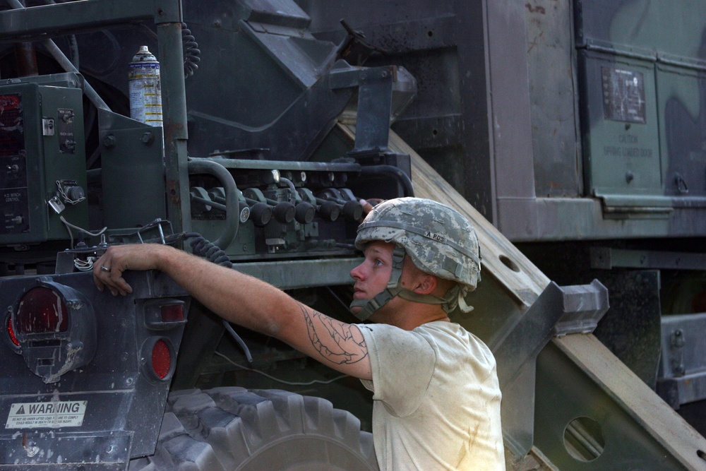 Mechanics keep trucks rolling in the desert