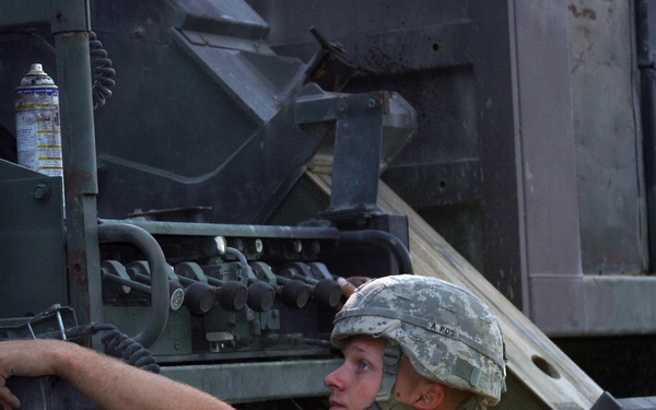 Mechanics keep trucks rolling in the desert