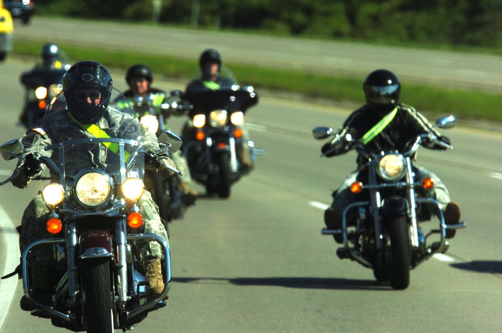 Soldiers Motorcycle to Lakeville, Minn.