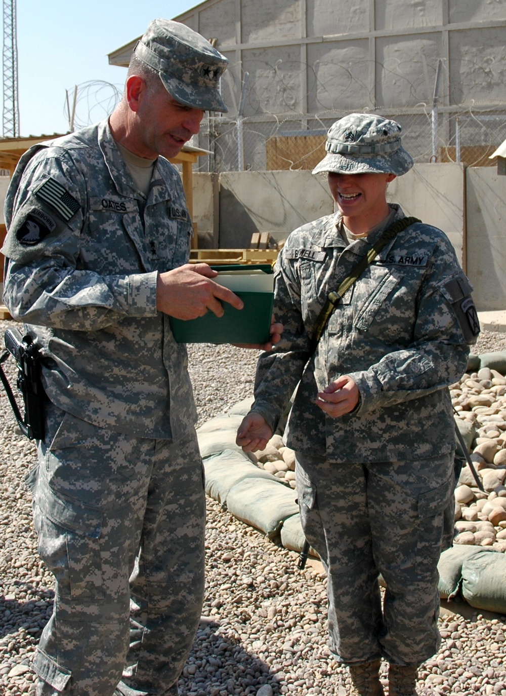 Mountain CG re-enlists Commando Soldiers