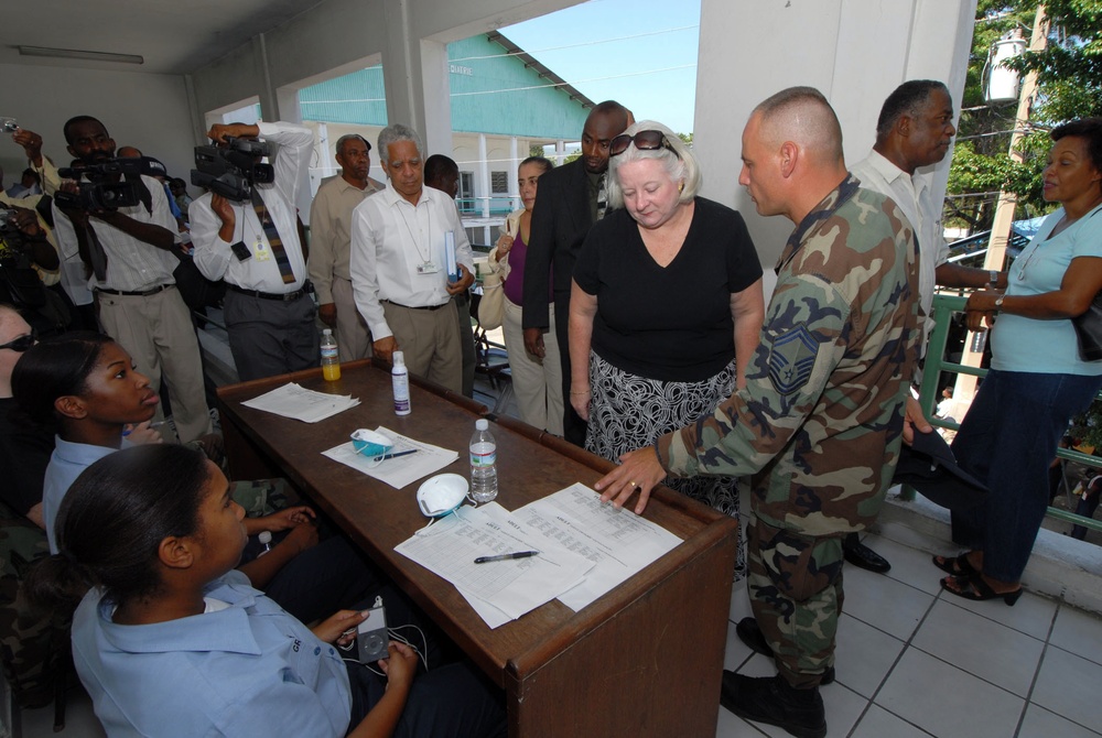 MSC Hospital Ship USNS Comfort in Haiti