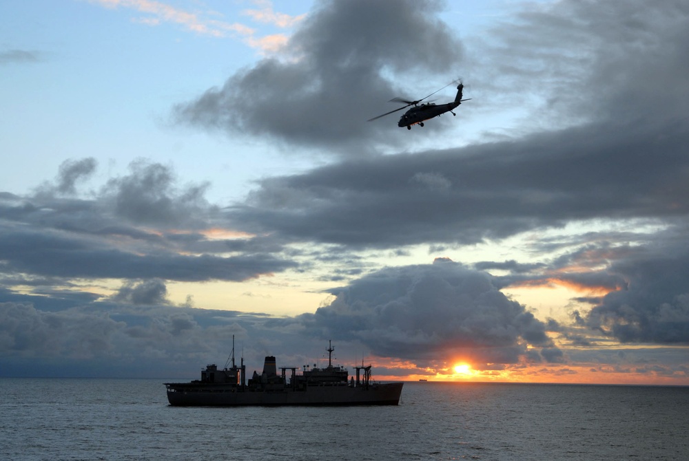 USNS Saturn delivers supplies to USNS Comfort
