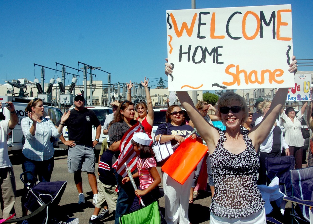 Homecoming for Sailors in San Diego