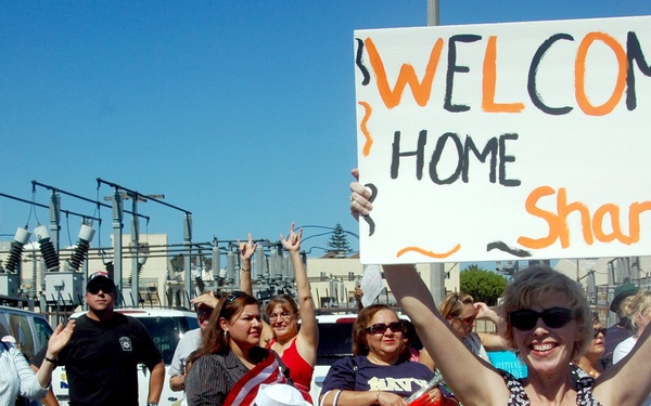 Homecoming for Sailors in San Diego