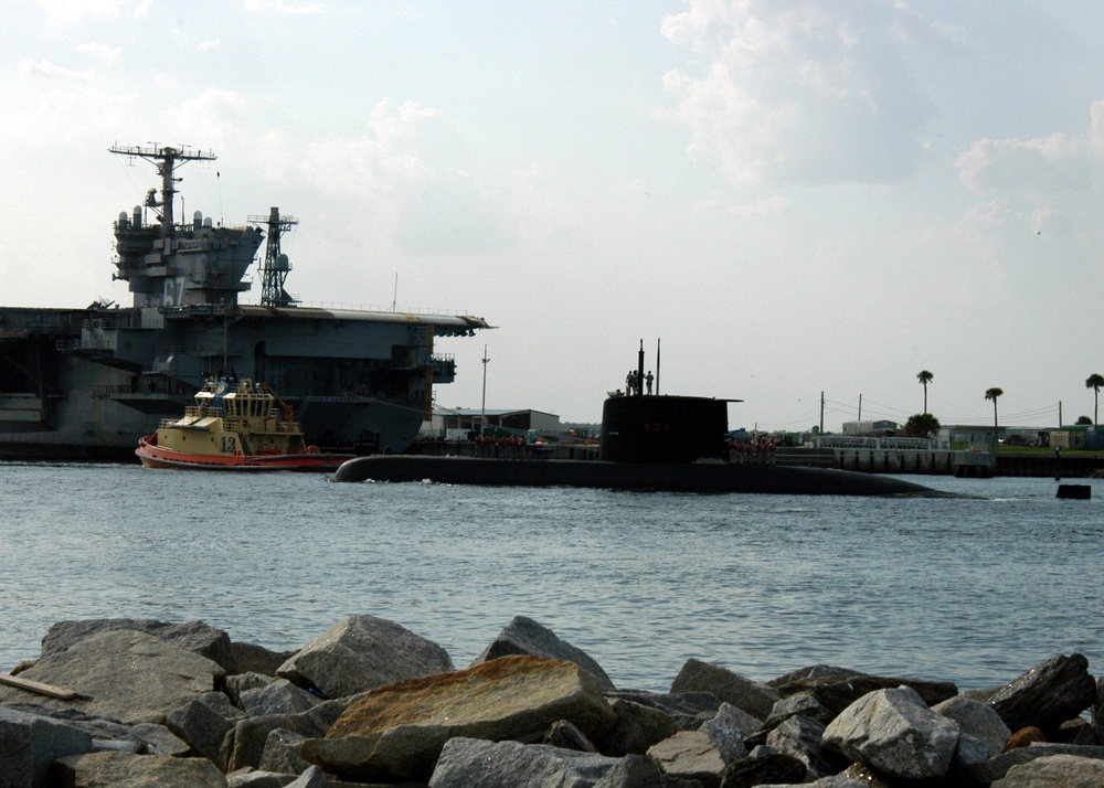 Brazilian Navy Submarine enters Mayport Basin, Fla.