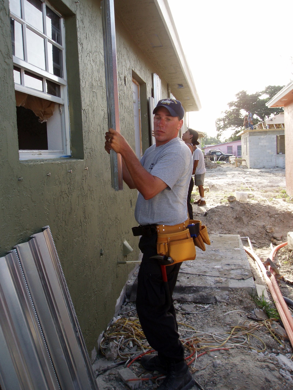 Navy Operational Support Unit 0847 Helps Build Homes in South Florida