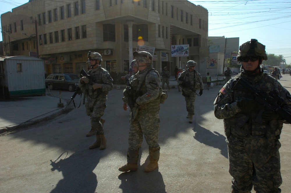Troops, local council, work to improve markets, small businesses