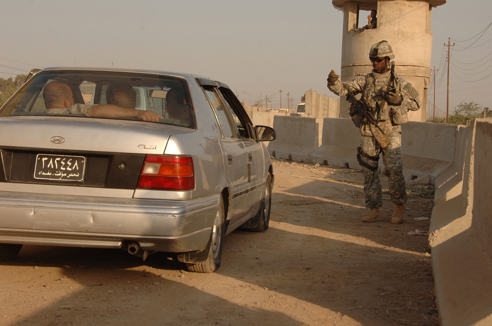 3rd ID Soldiers Run Checkpoint in Wahida