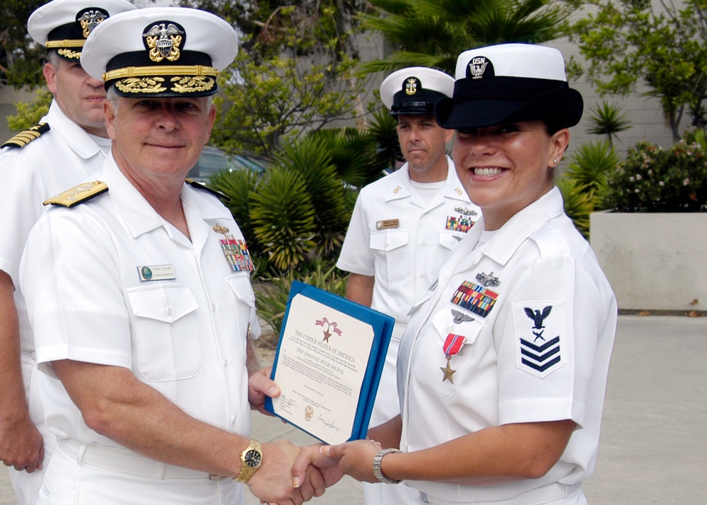 Cryptological Technician Receives Bronze Star