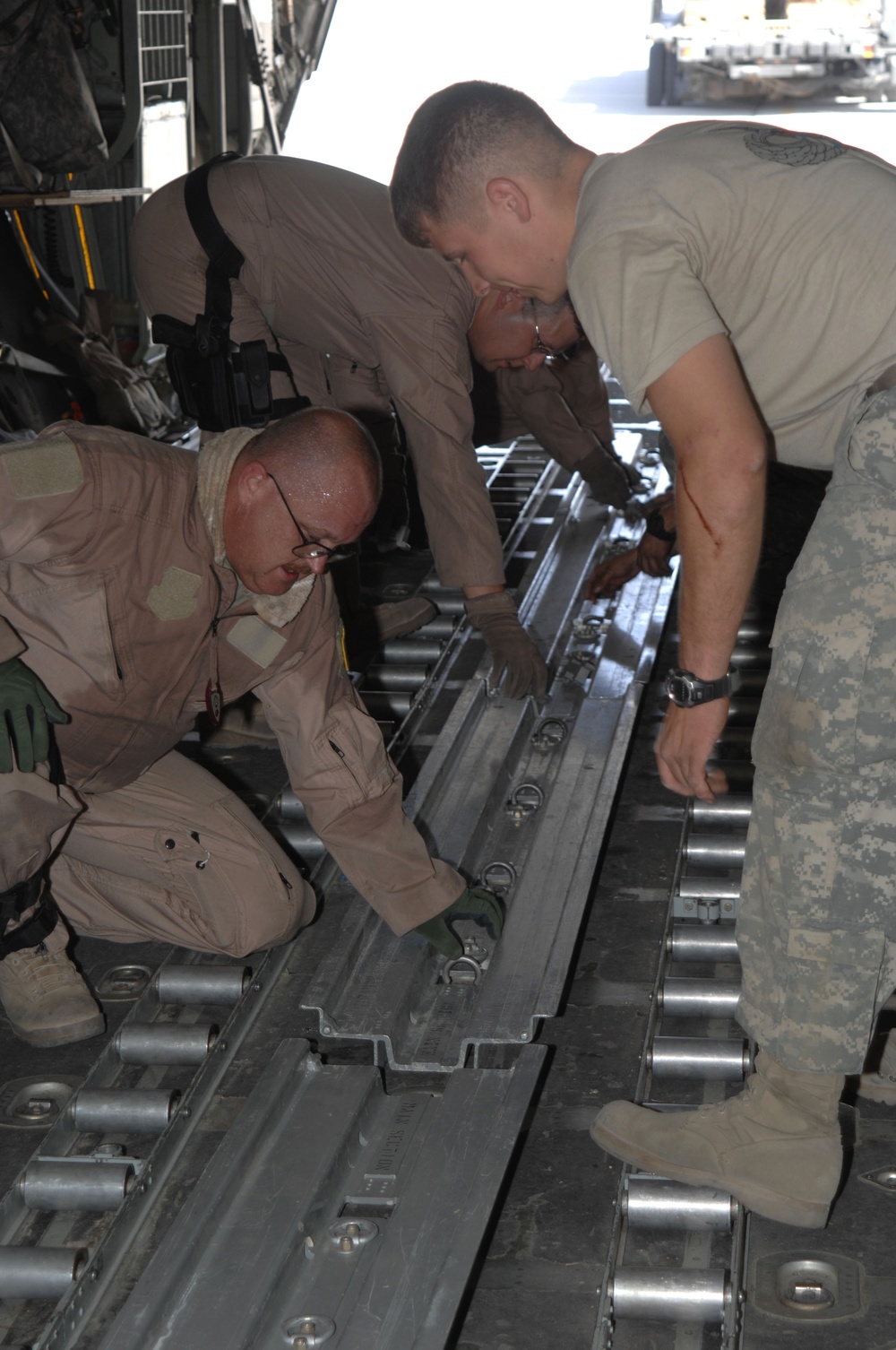 c-130 Hercules aircraft high altitude airdrop