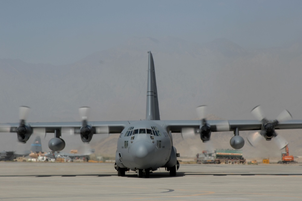 c-130 Hercules aircraft high altitude airdrop