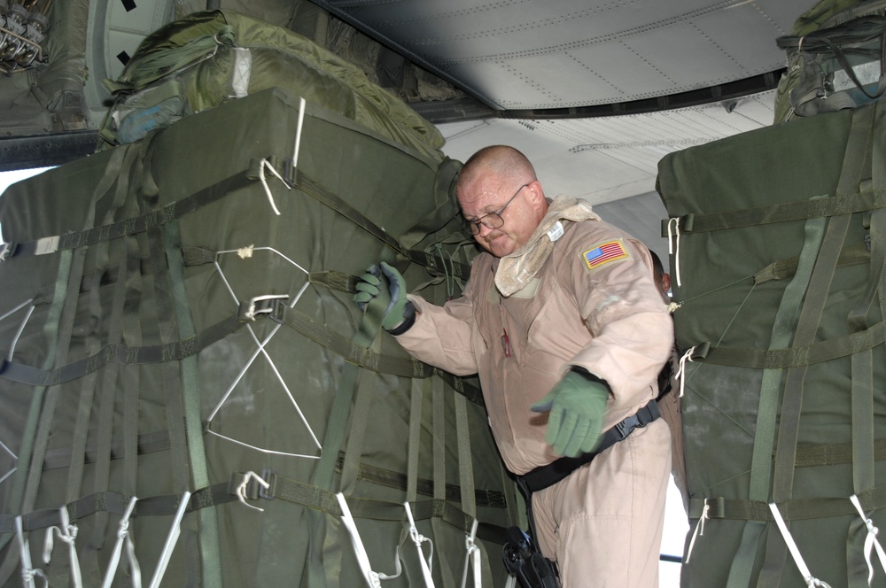 c-130 Hercules aircraft high altitude airdrop