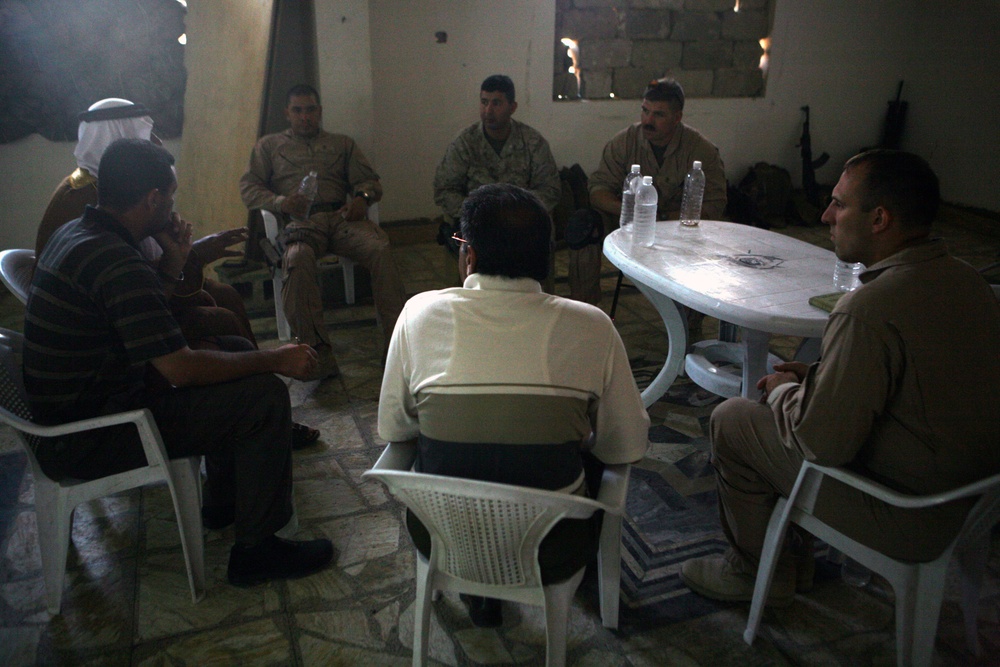 Marines speak with Local Iraqis