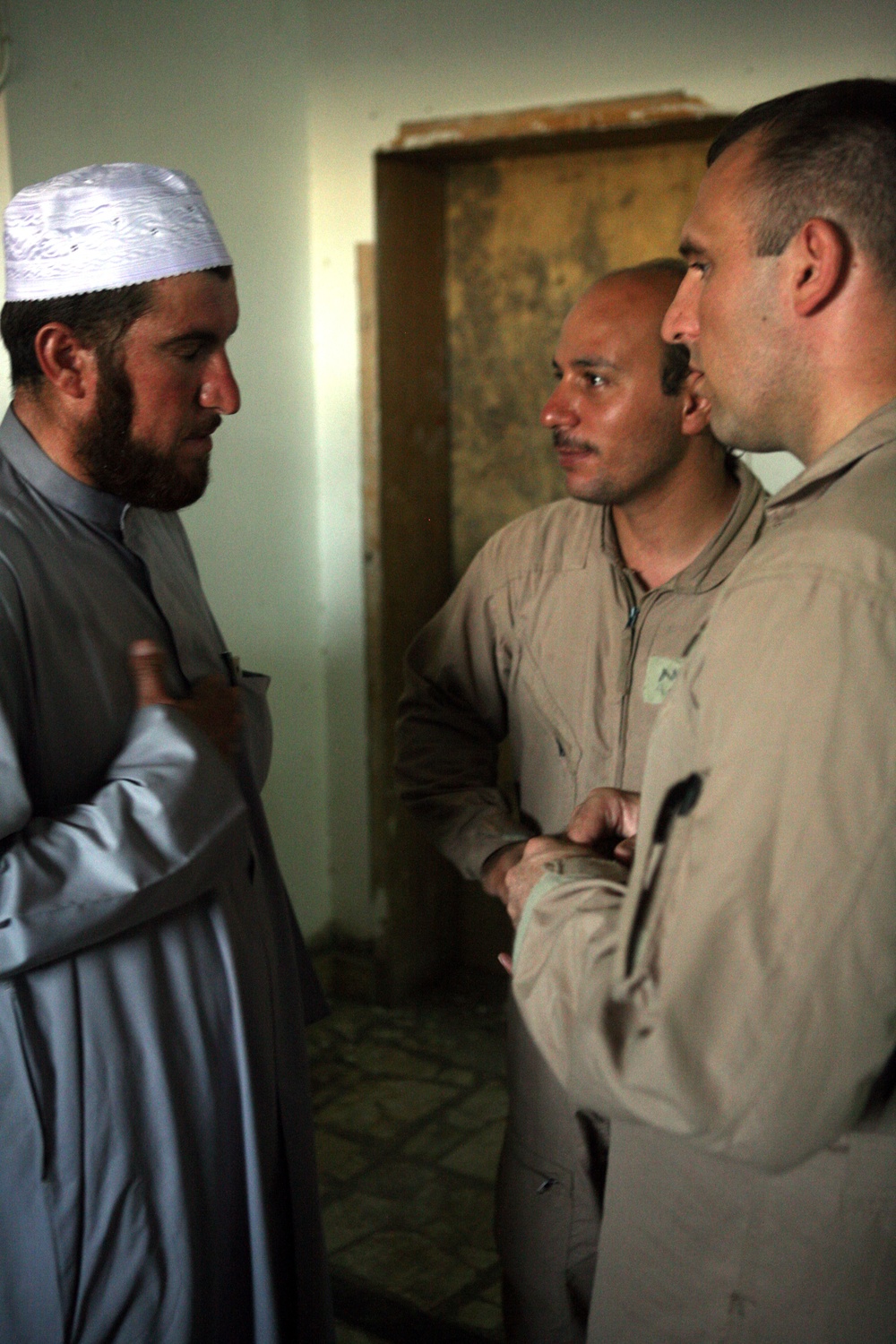 Marines meet with Local Iraqis