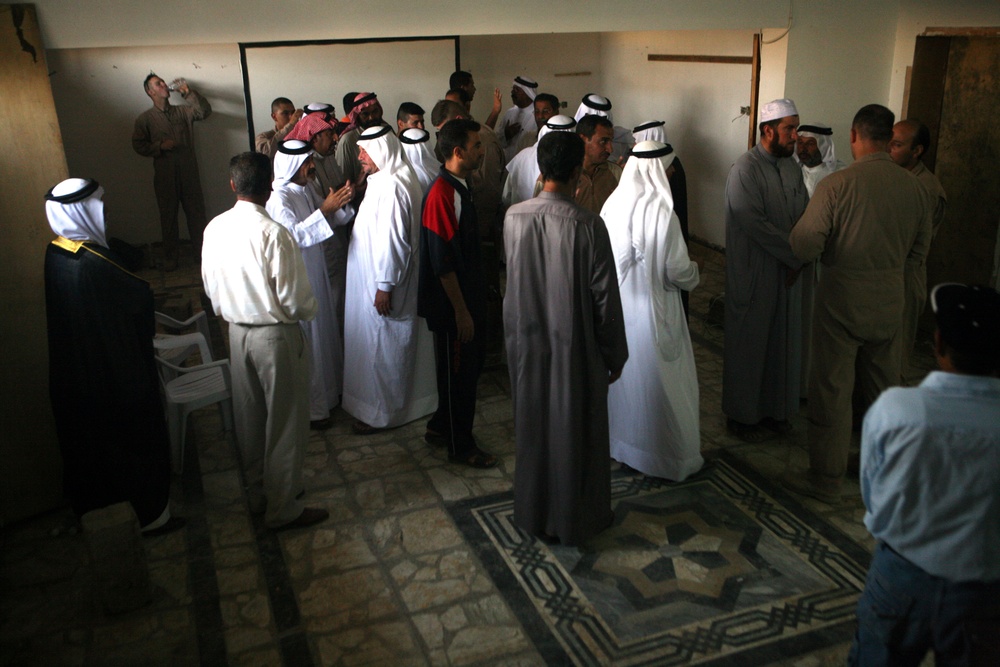 Marines meet with Local Iraqis